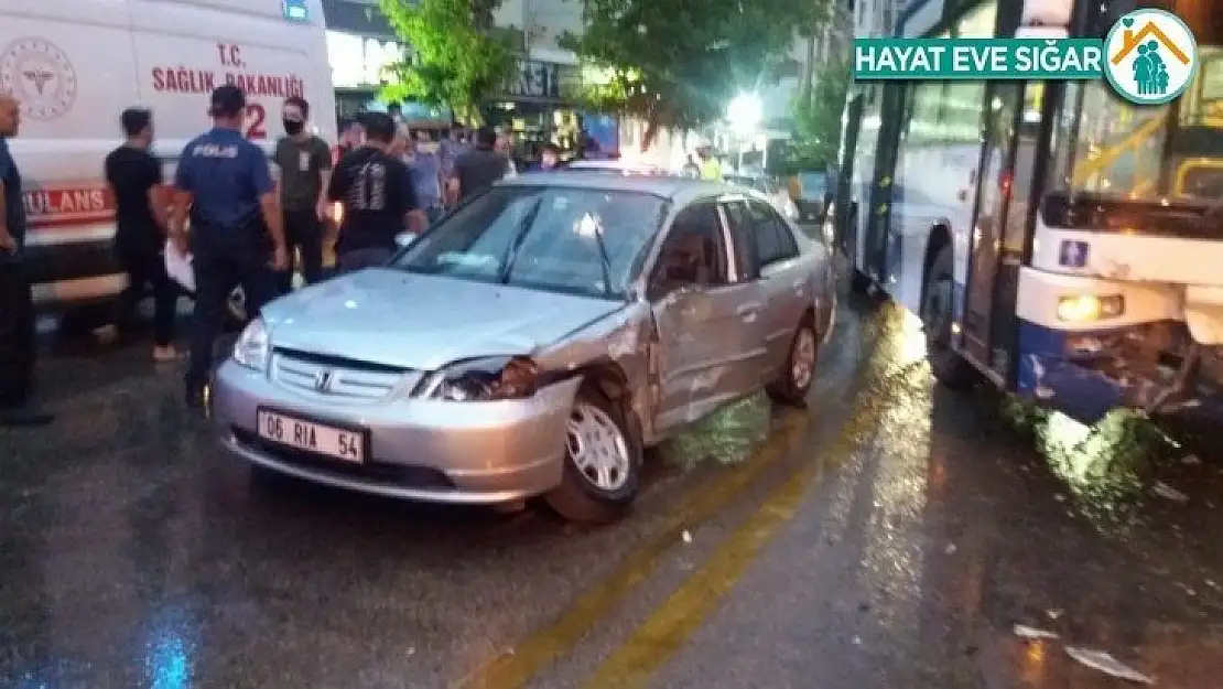 Başkent'te EGO otobüsü otomobile çarptı: 2 yaralı