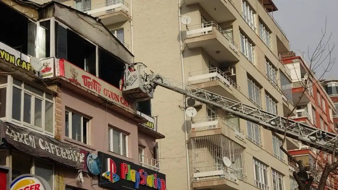 Başkent'te kafede çıkan yangın korkuttu