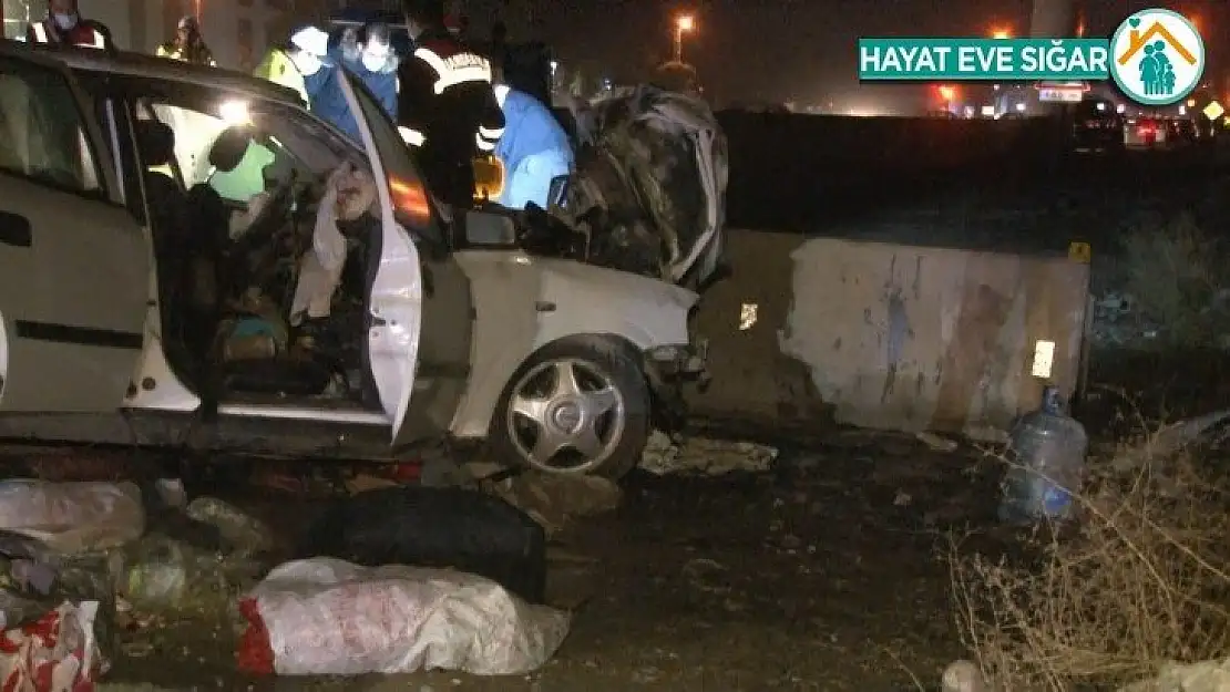 Başkent'te otomobil bariyerlere çarptı: 1 ölü, 2 yaralı