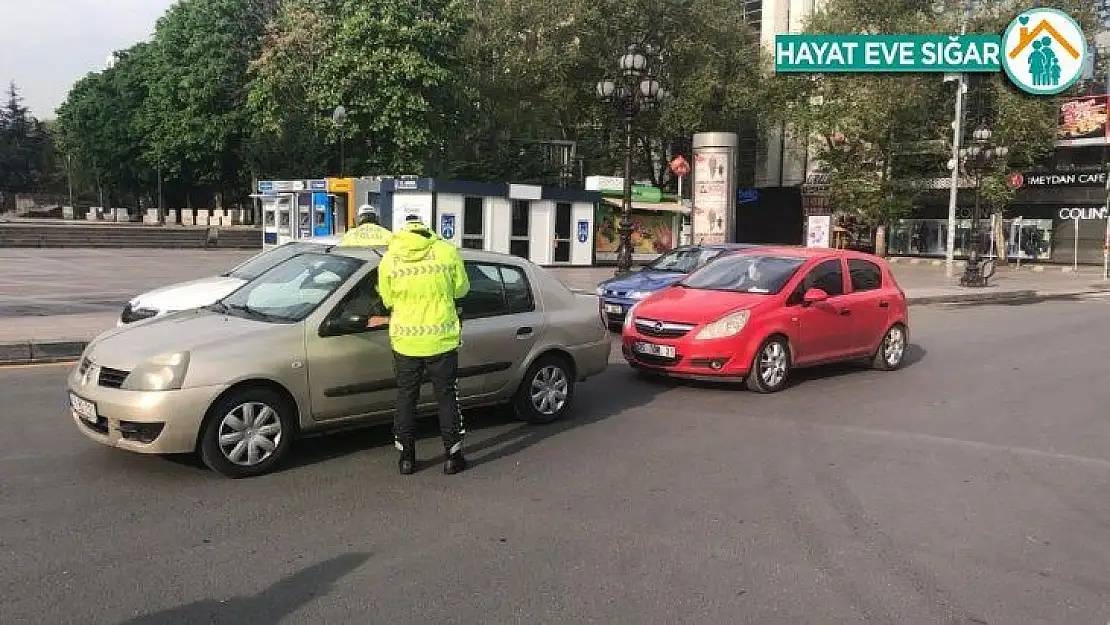 Başkent'te polis sokağa çıkma kısıtlamasında denetim yaptı