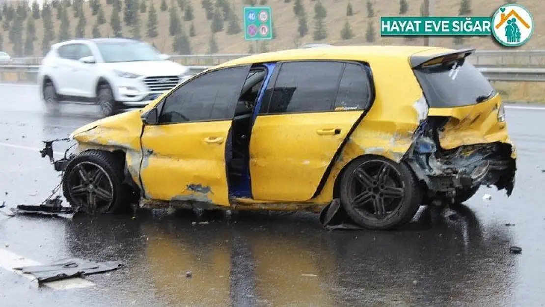 Başkent'te yağışlı hava kaza üstüne kaza getirdi