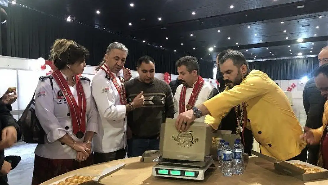 Başkentliler çiğ köfte ve baklava yemek için kıyasıya yarıştı