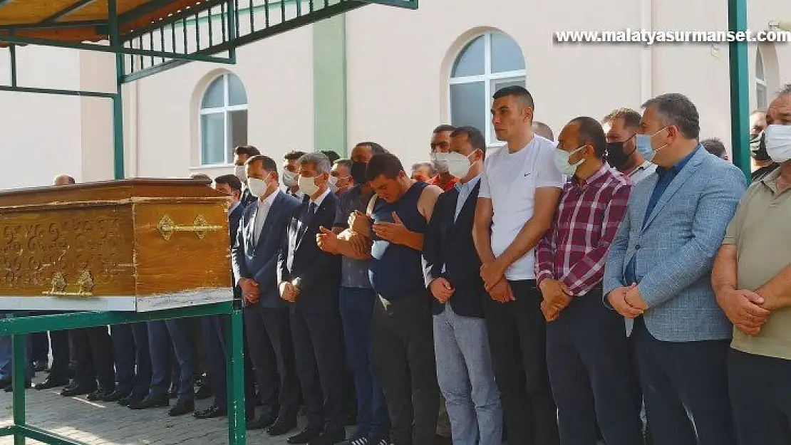 Başkentte bıçaklı saldırıda hayatını kaybeden genç toprağa verildi