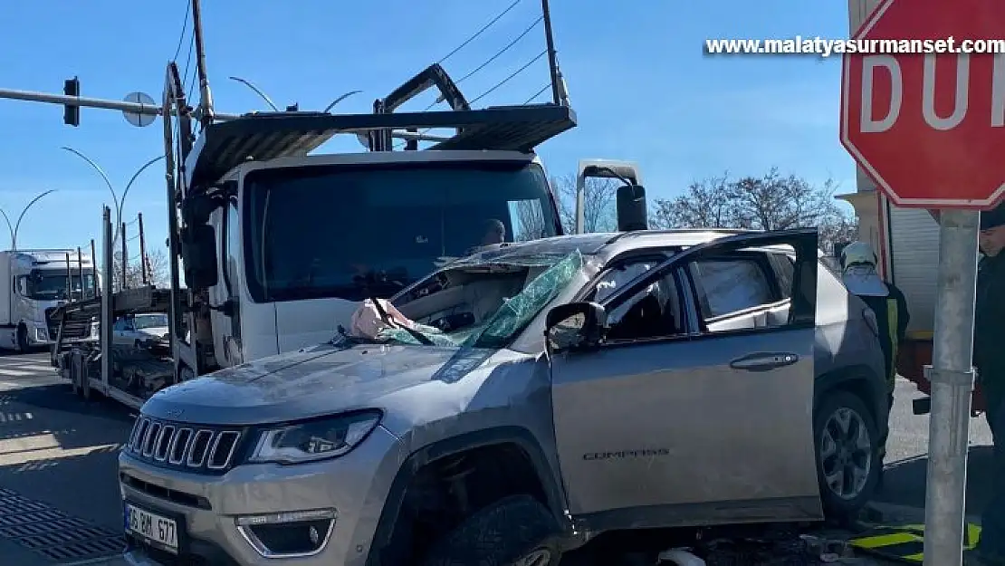 Başkentte tırla otomobilin çarpıştığı kazada 2 kişi yaralandı