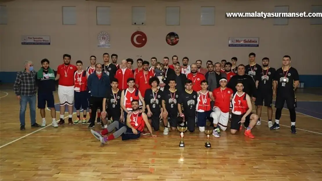 Basketbol'da kupalar sahibini buldu