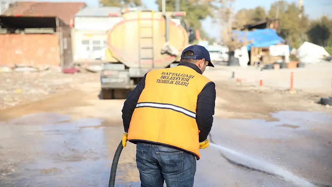 Battalgazi Belediyesi'nden Enkaz Sonrası Temizlik Çalışması