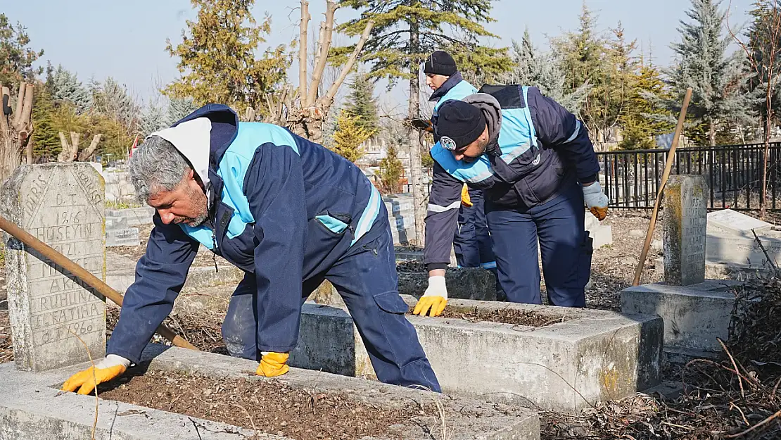 Battalgazi Belediyesi'nden Mezarlıkların Manevi Atmosferine Yakışan Temizlik