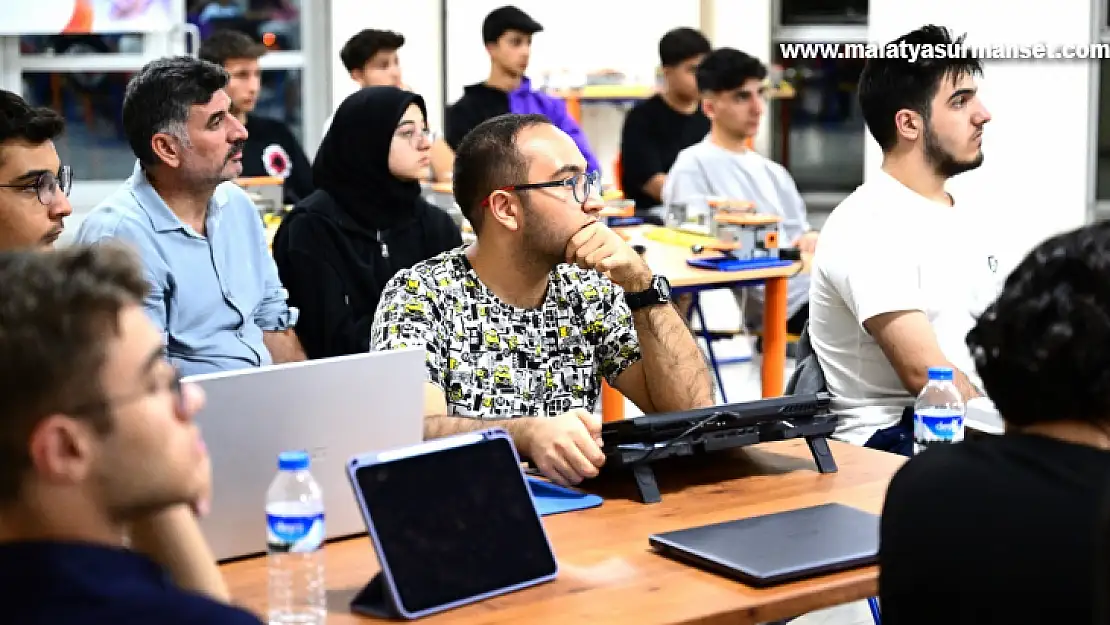 Battalgazi Belediyesi'nin ev sahipliğinde Gece Kodu programı düzenlendi