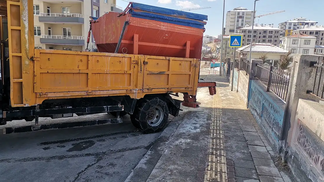 Battalgazi'de Ekipler Tuzlama Çalışmalarına Devam Ediyor