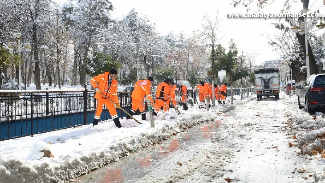 Battalgazi'de karla mücadele ekipleri iş başında