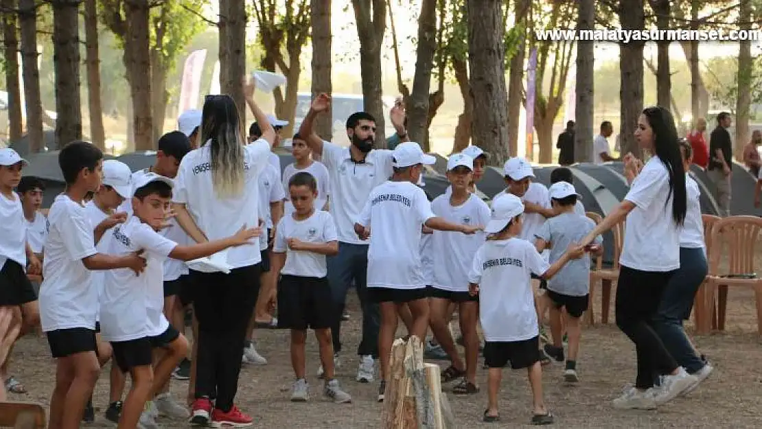 Belediye etkinlik düzenledi, tatil imkanı olmayan gençler doyasıya eğlendi