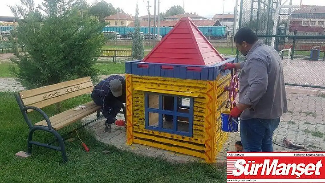 Belediye park ve refüjleri düzenliyor