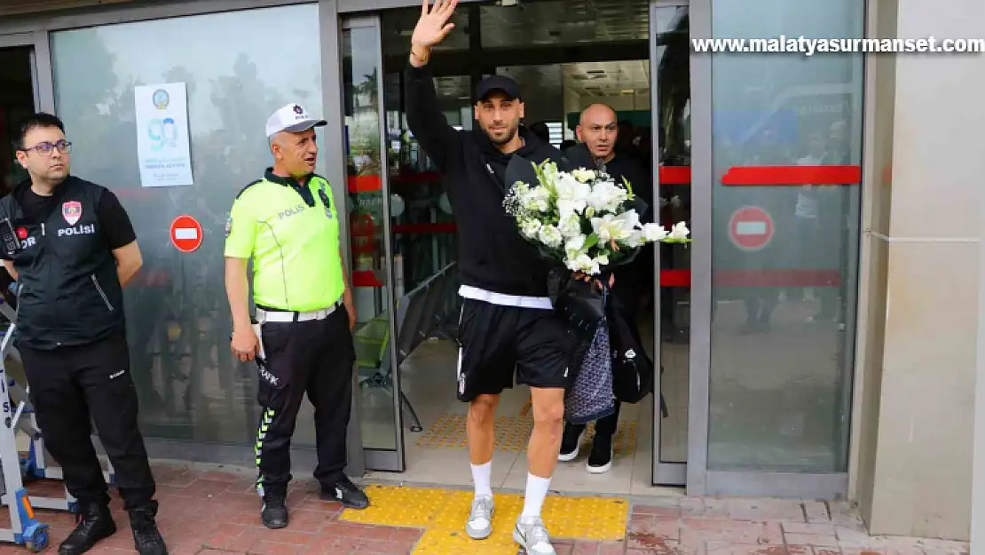 Beşiktaş kafilesi Adana'ya geldi