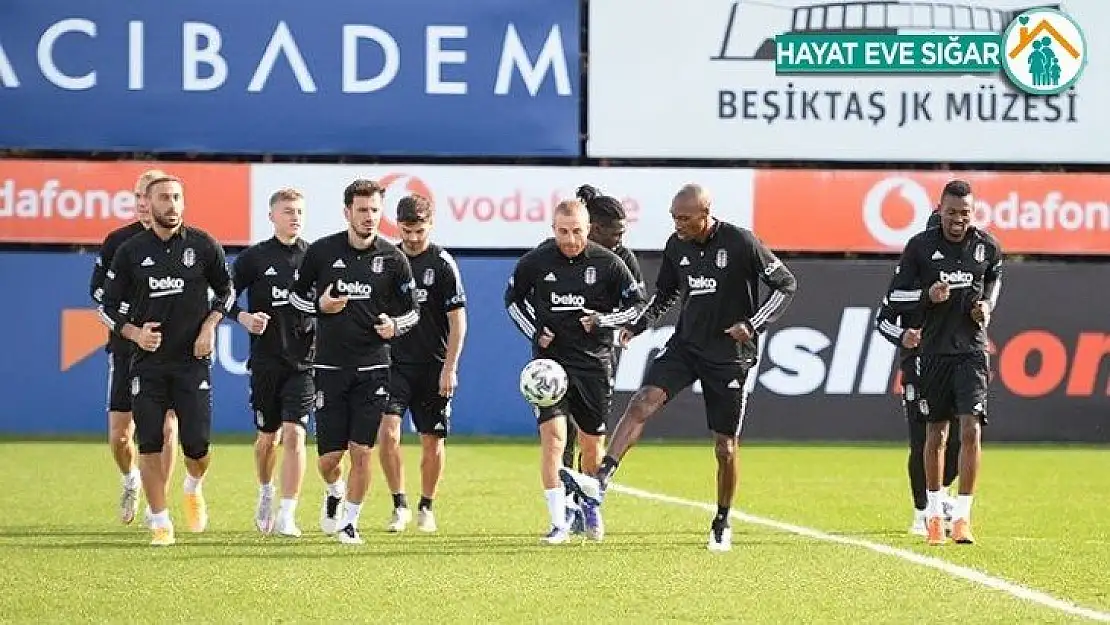 Beşiktaş'ta Cenk Tosun takımla çalıştı