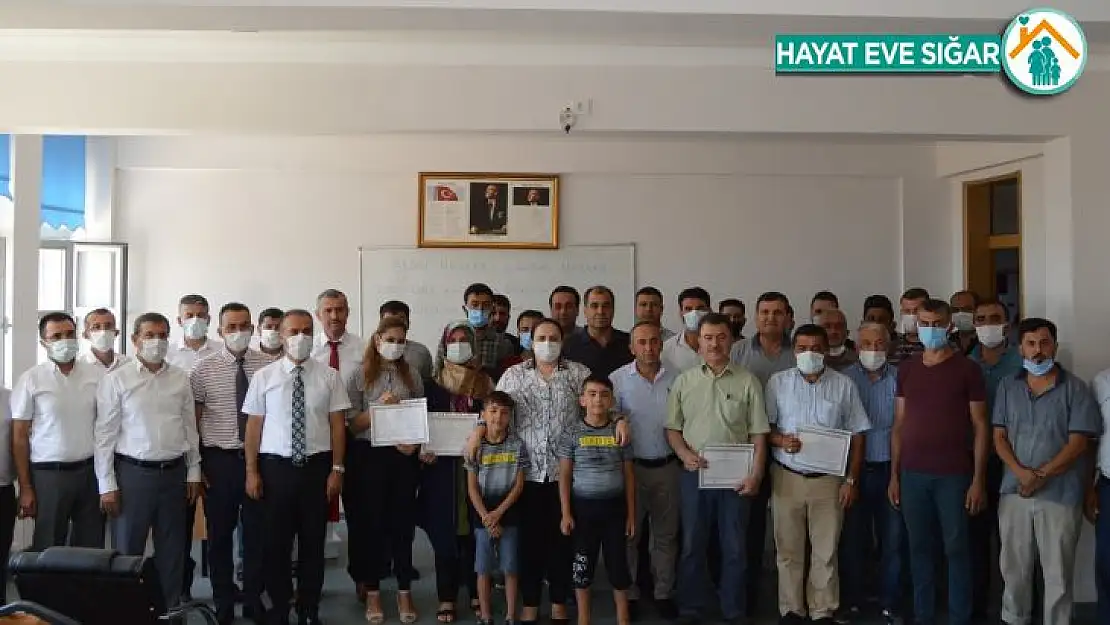 Besni'de mesleki eğitim merkezi kursiyerleri diplomalarına kavuştu
