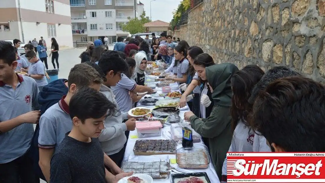 Besni'de öğrencilerden Barış Pınarı Harekatına destek kermesi