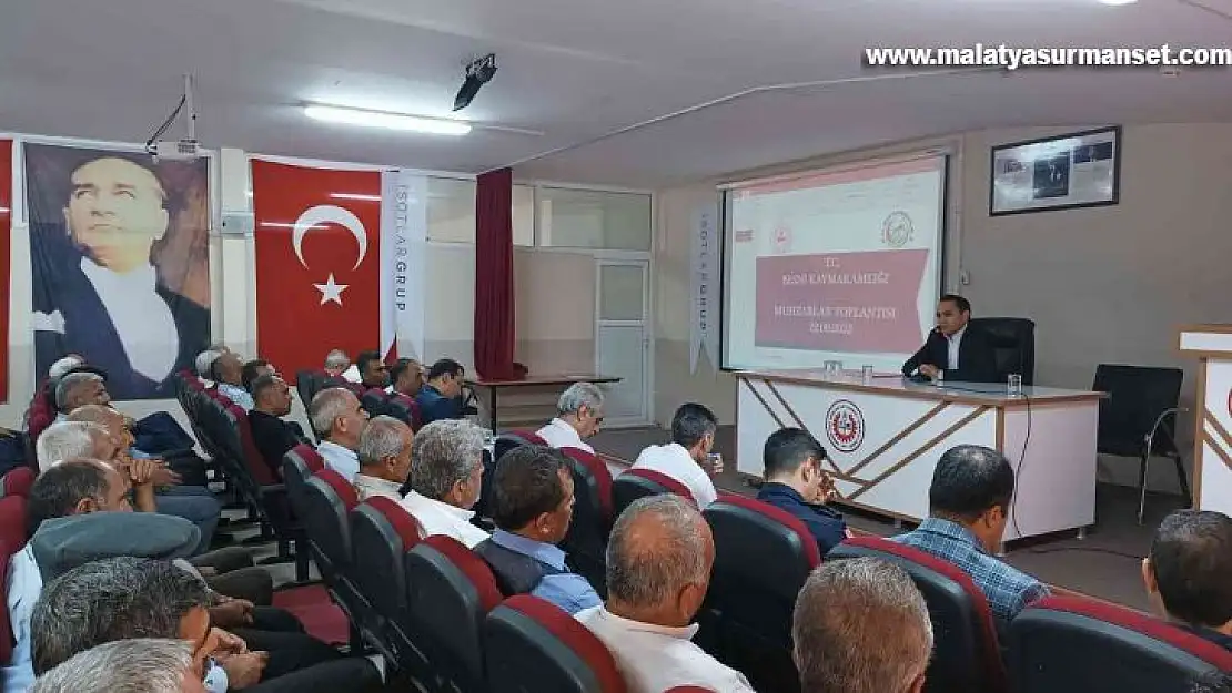 Besni ilçesinde muhtarlarla toplantı yapıldı