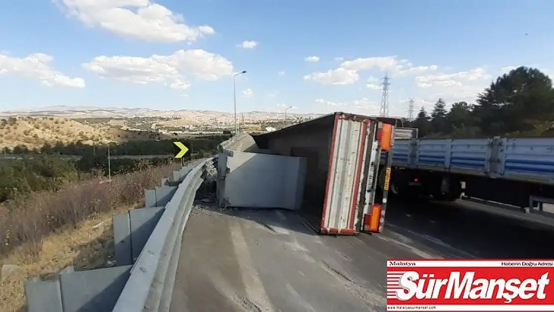 Beton kirişleri taşıyan tır devrildi, sürücü yaralandı