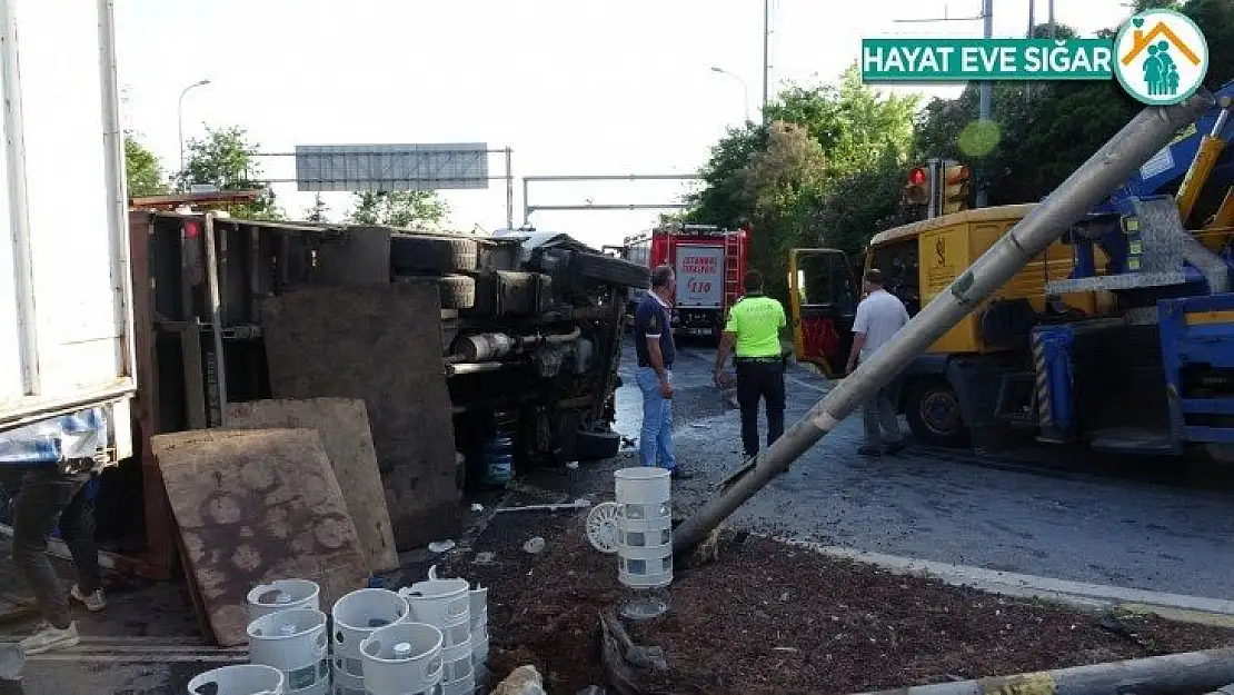 Beykoz'da kamyonetle otomobil çarpıştı: 4 yaralı