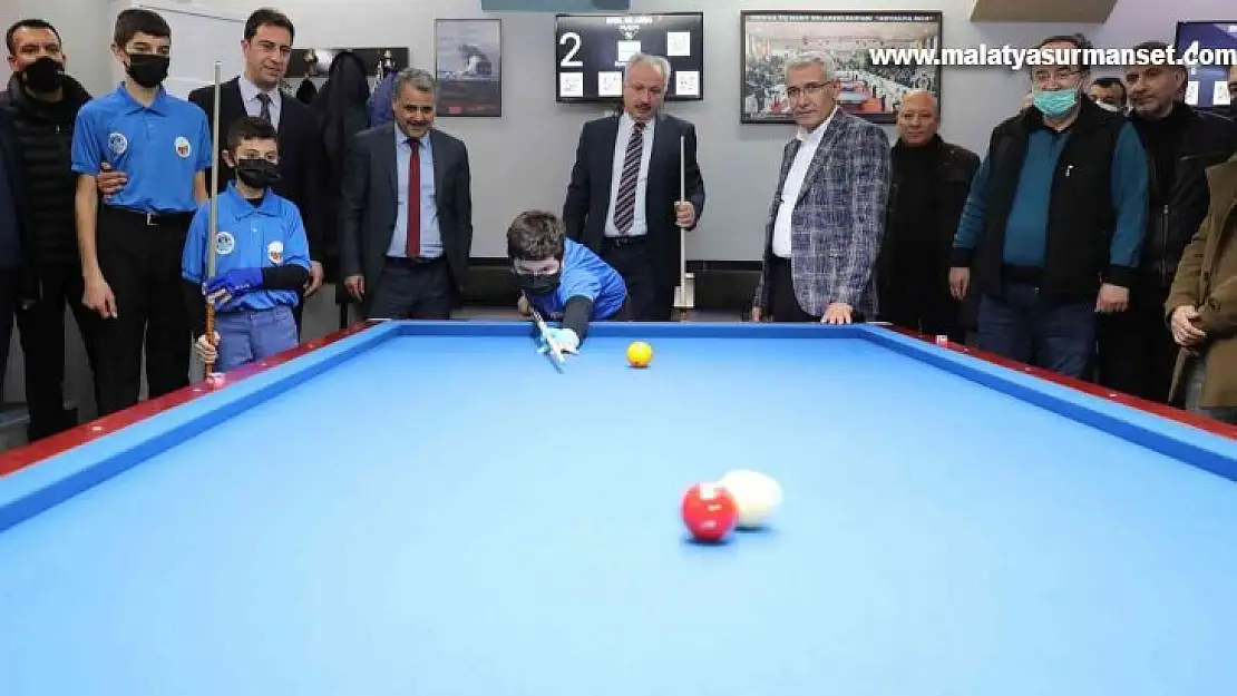 Bilardo şampiyonasının açılışını Başkan Güder gerçekleştirdi