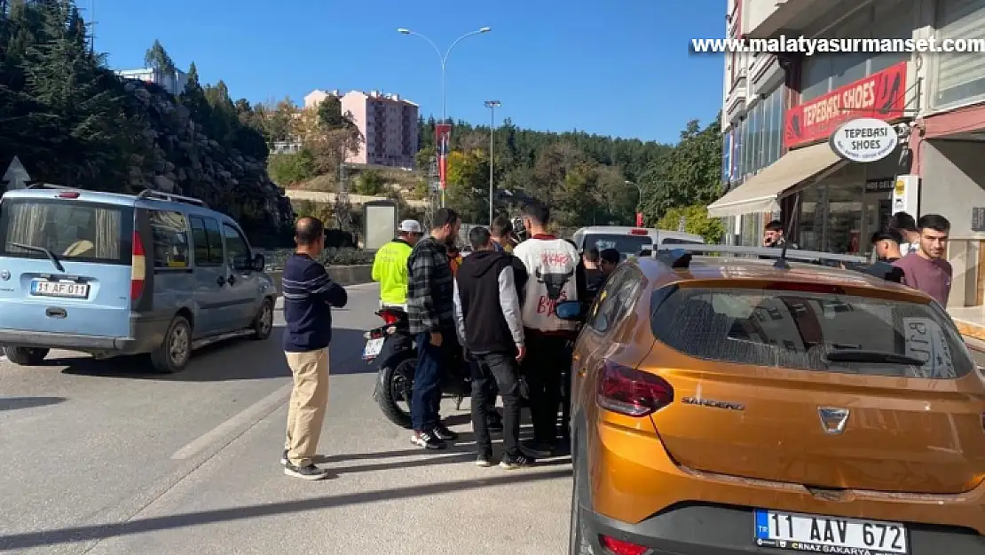 Bilecik'te motosiklet yayaya çarptı: 2 yaralı