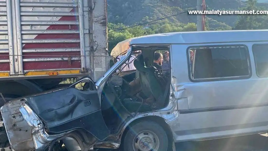 Bilecik'te tarım işçilerini taşıyan minibüs kaza yaptı: 1'i ağır 12 yaralı