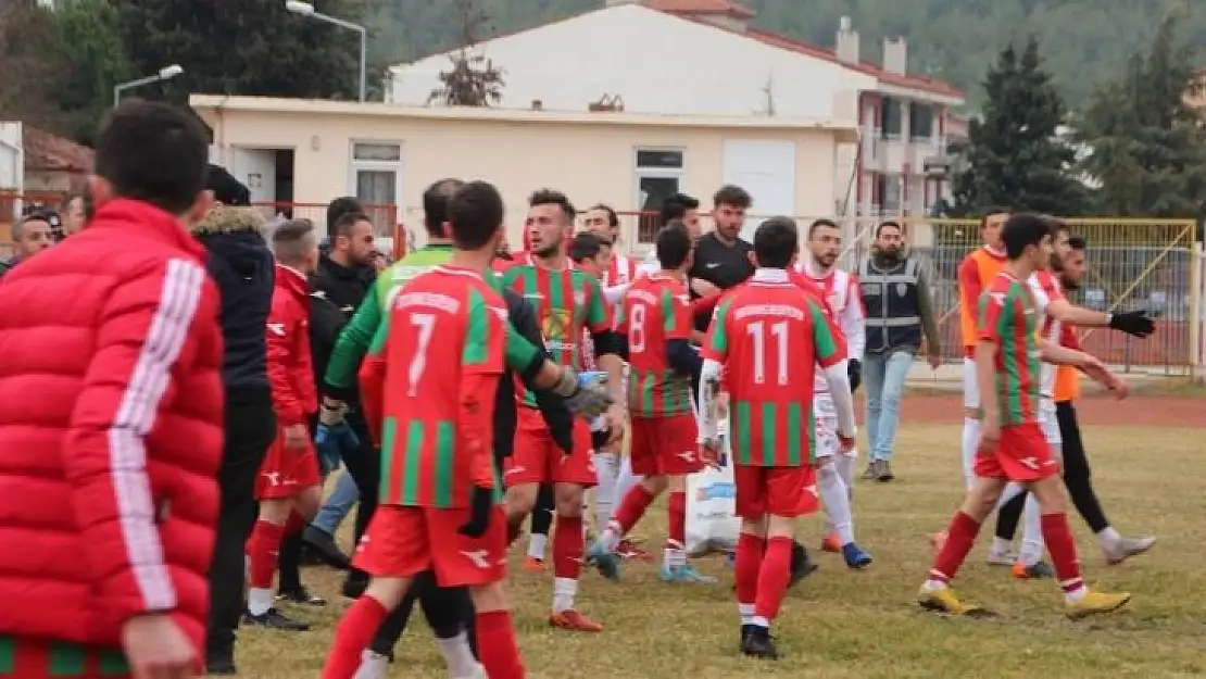 Bileciksporlu 2 futbolcu, darp edildiği iddiasıyla rakip 4 futbolcu için suç duyurusunda bulundu