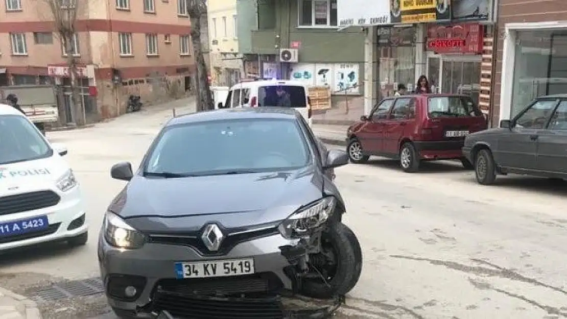 Bilecik'te trafik kazası, 4'ü hafif 5 kişi yaralandı