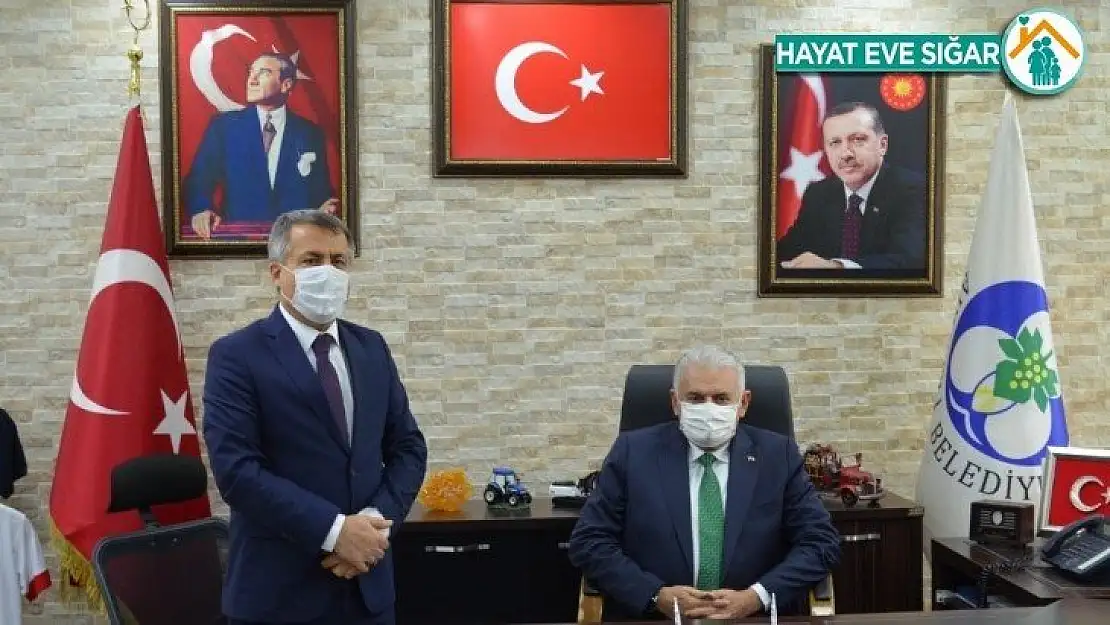 Binali Yıldırım'dan Ahmetli'ye ziyaret