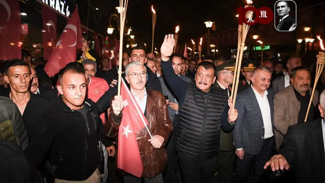 Binlerce Malatyalı Kortej Yürüyüşüne Ve Fener Alayına Katıldı