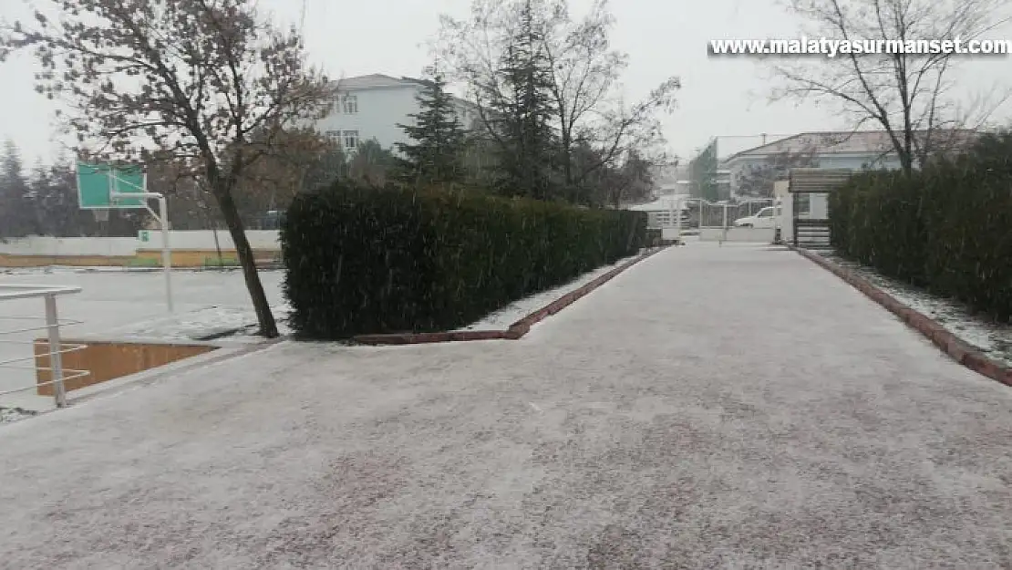 Bir günde hem yağmur hem kar hem de dolu yağdı