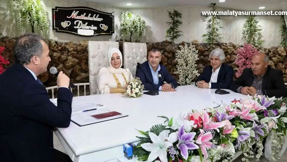 Bir yılda 2 bin 217 kişi nikah kıydı