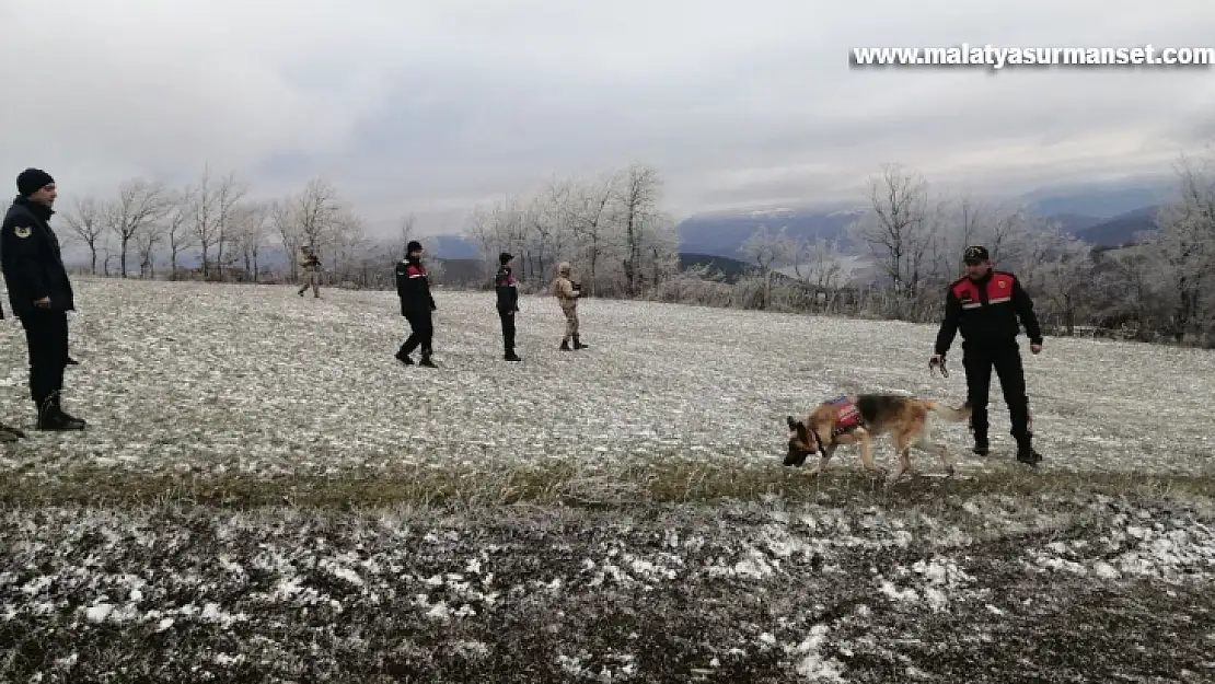 Biranda ortadan kaybolan annesinin kaçırıldığını ileri sürdü