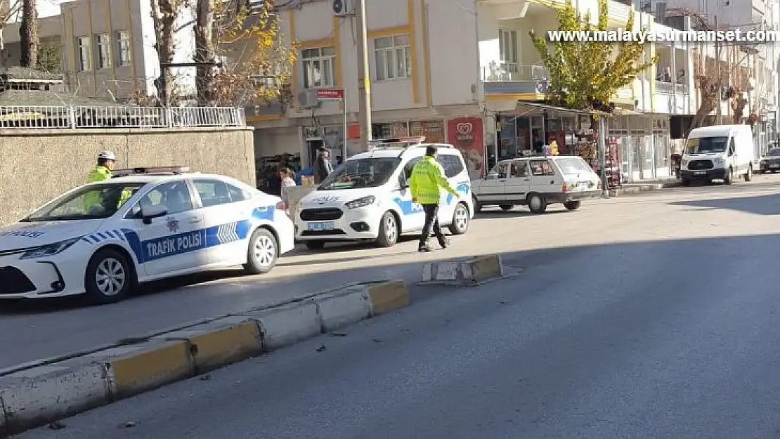 Bisiklet ile hafif ticari araç çarpıştı: 1 yaralı