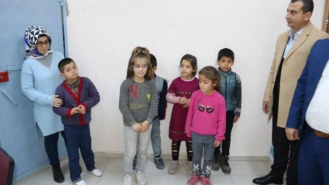 Bismil'de 300 öğrenciye kışlık giysi yardımı