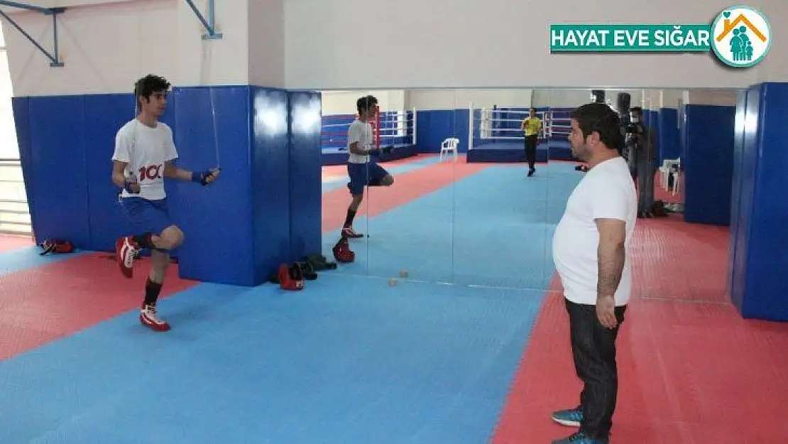 Boks Milli Takımlar  Antrenörü Döndü: 'Eski performanslarını yakalayacaklar'