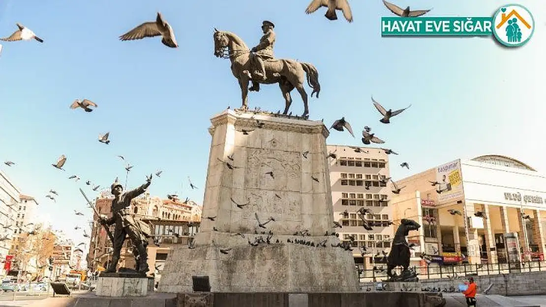 Boş kalan Ankara sokakları İHA foto muhabirinin objektifine böyle yansıdı