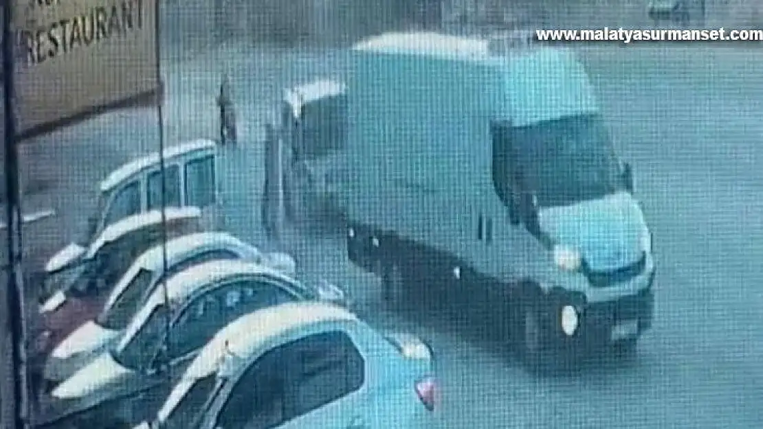 Boşanma aşamasındaki eşin silahlı saldırısı kamerada