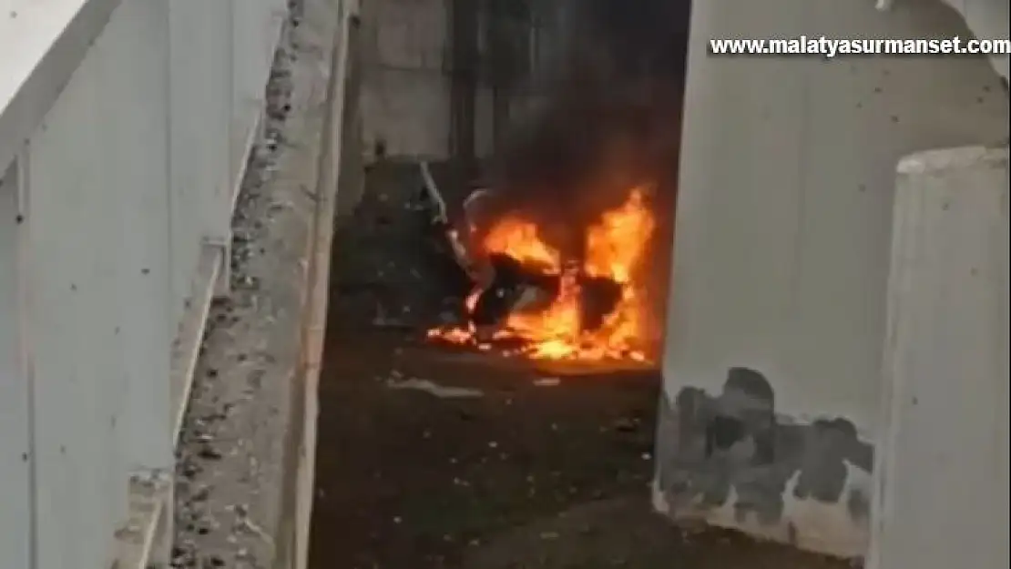 Bozulan araca yardıma giderken kaza yaptılar: 1 ölü, 2 yaralı