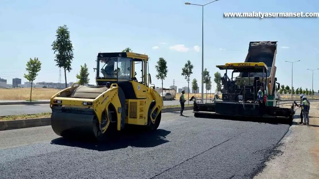 Bozulan yollar yenileniyor