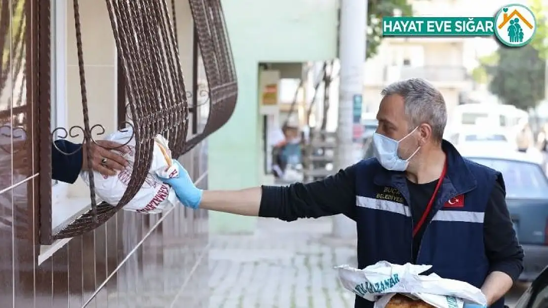 Buca'da ilk iftar için 25 bin sıcak Ramazan pidesi