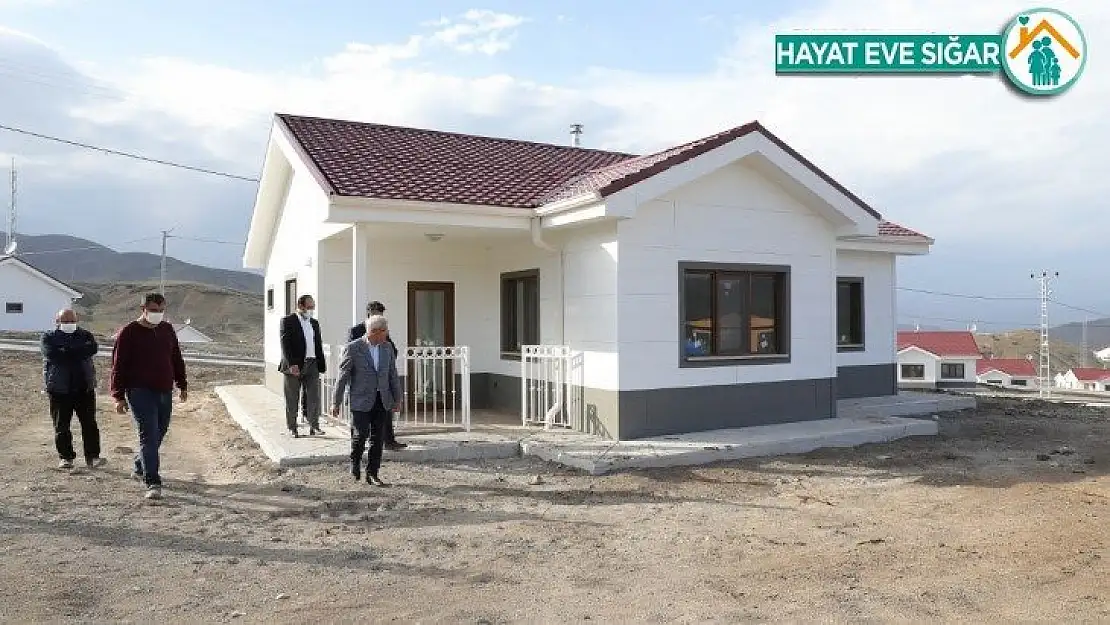 Bulutlu'daki deprem evlerinin geçici kabulü yapıldı