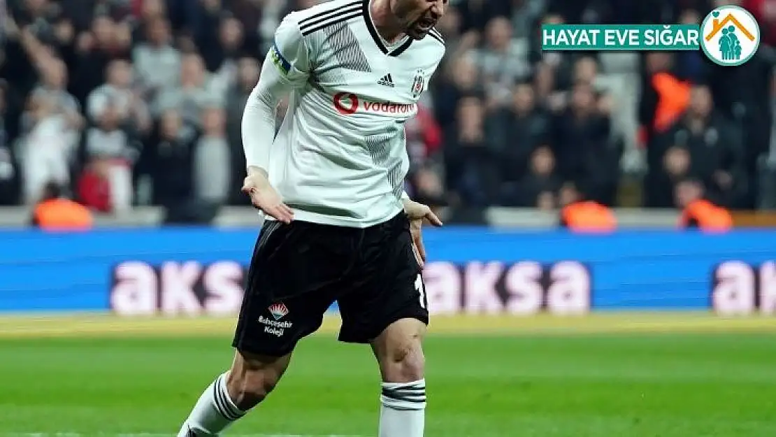 Burak Yılmaz'dan maaş indirimi haberlerine sert çıkış