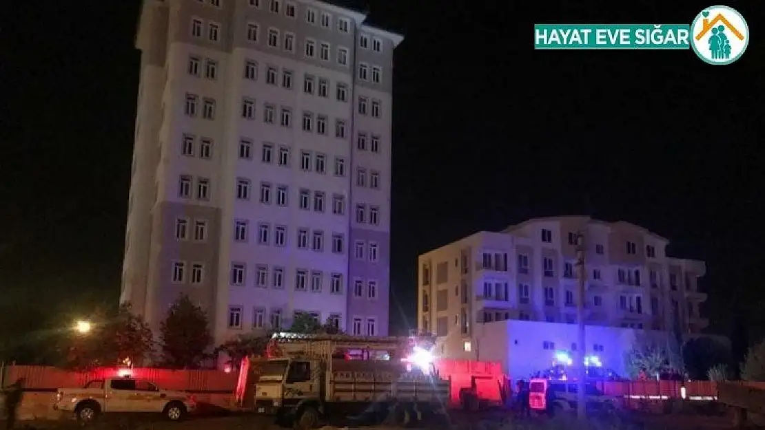 Burdur'da 10 katlı binanın çatısında intihar girişimi