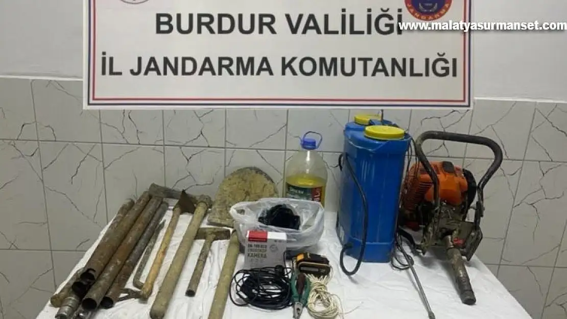 Burdur'da kaçak kazı yapan 4 kişi suçüstü yakalandı