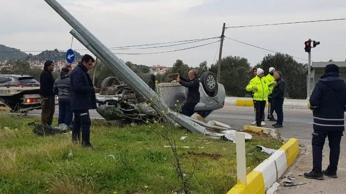 Burhaniye'de iki otomobil çarpıştı  5 yaralı