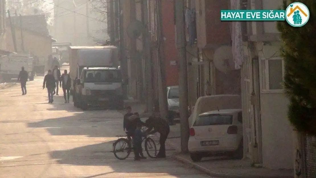 Bursa'da tüm ikazlara rağmen vatandaş bildiğini okuyor