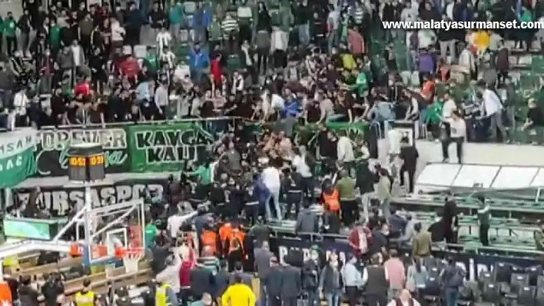 Bursaspor - Beşiktaş maçında taraftarlar arasında kavga