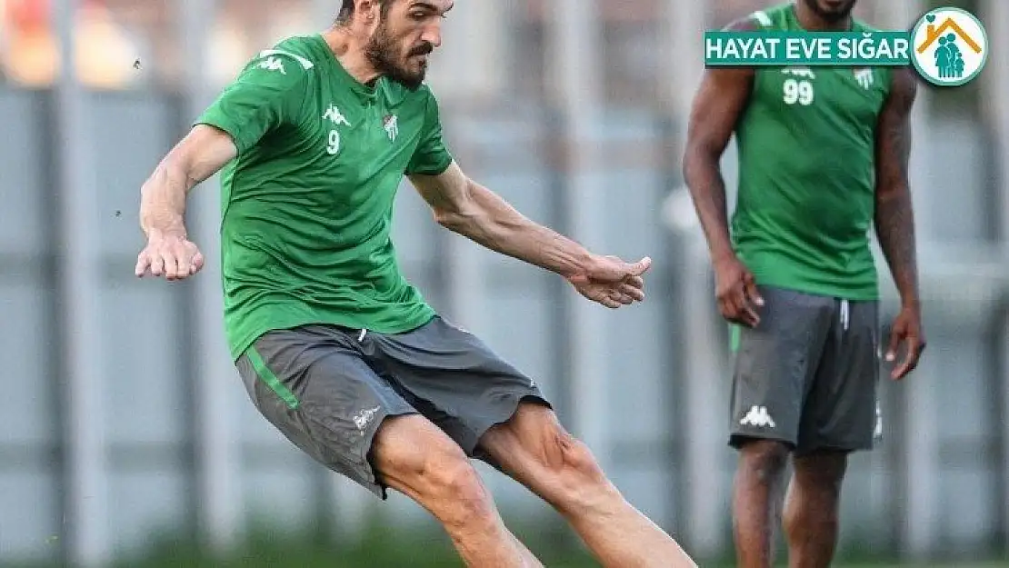 Bursaspor'da Kubilay Kanatsızkuş sözleşmesini feshetti