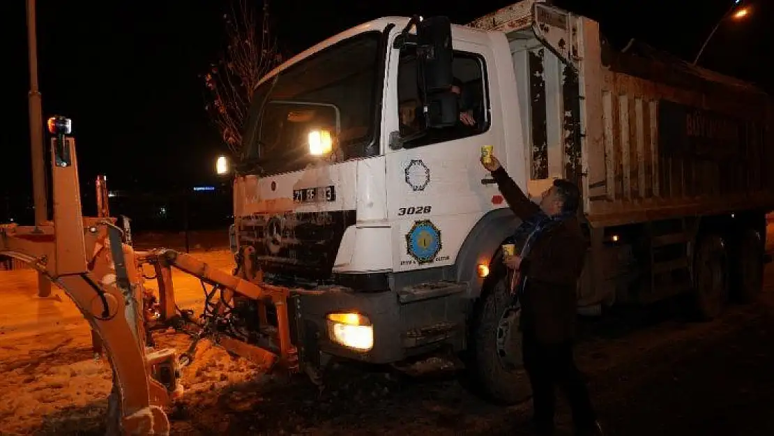 Büyükşehir Belediyesi'nden ekiplere çorba ikramı